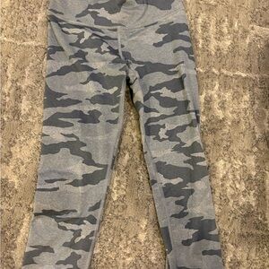 Athleta Gray & Charcoal Camo Kids capri Leggings - High Waist